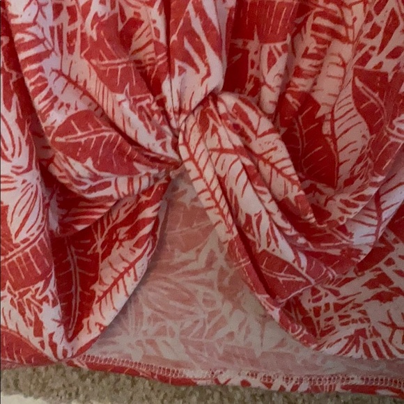 Tropical Leaf Tank - Picture 2 of 4